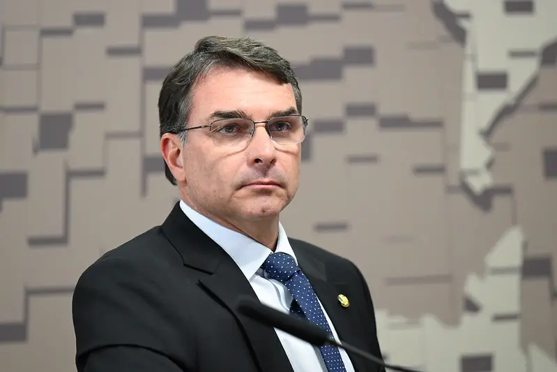Flávio diz que Bolsonaro definiu lista ao Senado e confirma chapas no DF e em SC
