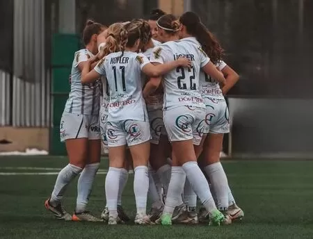 Dirigente de clube austríaco é condenado a pagar indenização a jogadoras por filmá-las no vestiário