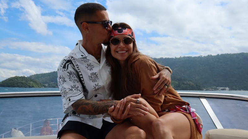 Esposa de Philippe Coutinho quebra silêncio sobre rumores de crise por desfile no carnaval