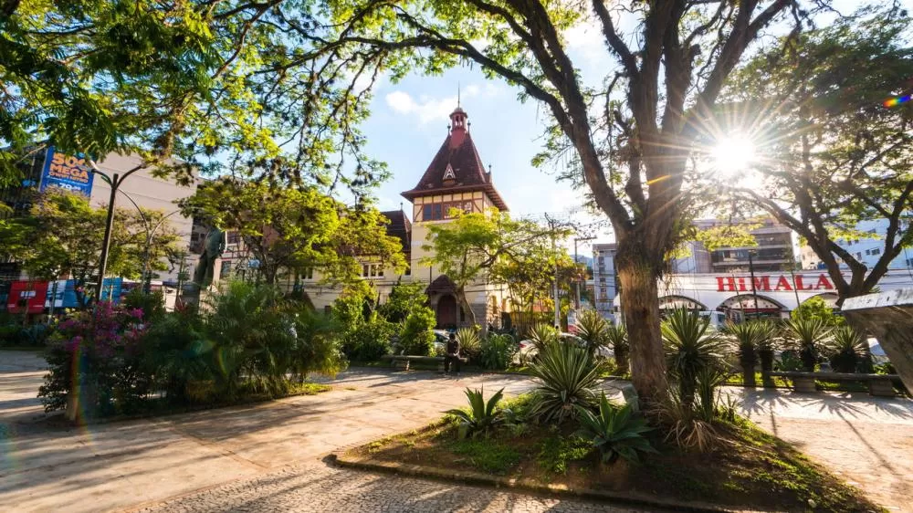 Nascida de um vulcão na Indonésia: cidade no interior do Rio é a colônia suíça que virou uma das melhores para se viver.