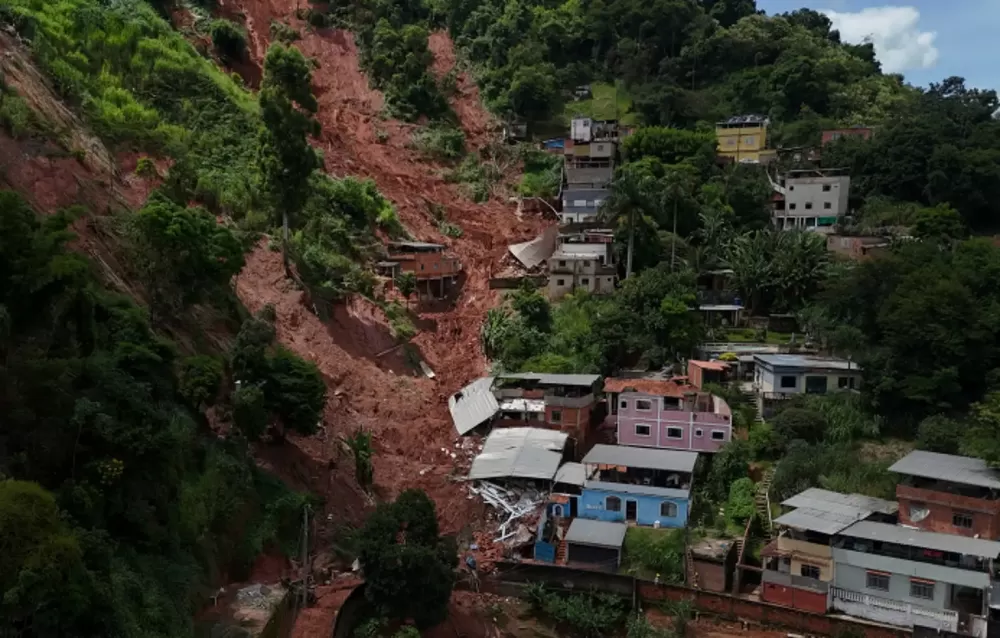 Mortes em Juiz de Fora e Ubá chegam a 49 e chuva provoca novos desabamentos
