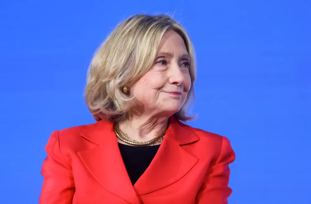 Hillary Clinton diz a comitê do Congresso que não tem informações sobre Epstein