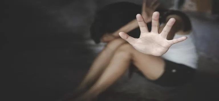 Tentativas e casos consumados de feminicídio por arma de fogo cresceram 36% no Grande Recife em 2025, diz relatório