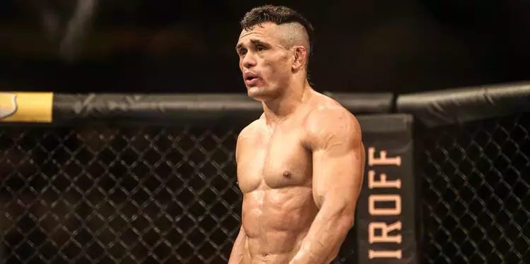 Com 10 anos de UFC, paraense Douglas D'Silva enfrenta norte-americano para se recuperar de derrota