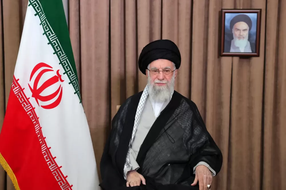 Ali Khamenei, o implacável aiatolá que atravessou sanções, guerras e protestos no Irã