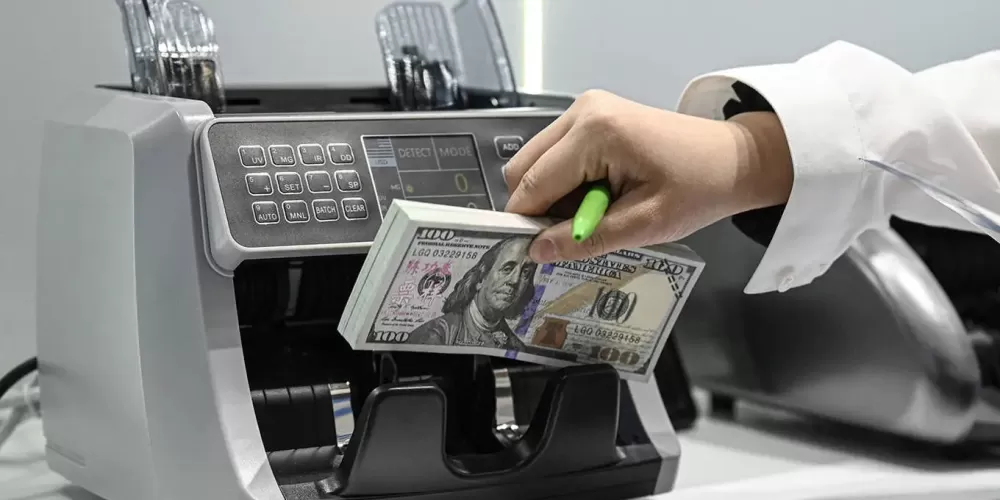 EUA em risco: Políticas contraditórias, investidores confusos e dólar fraco
