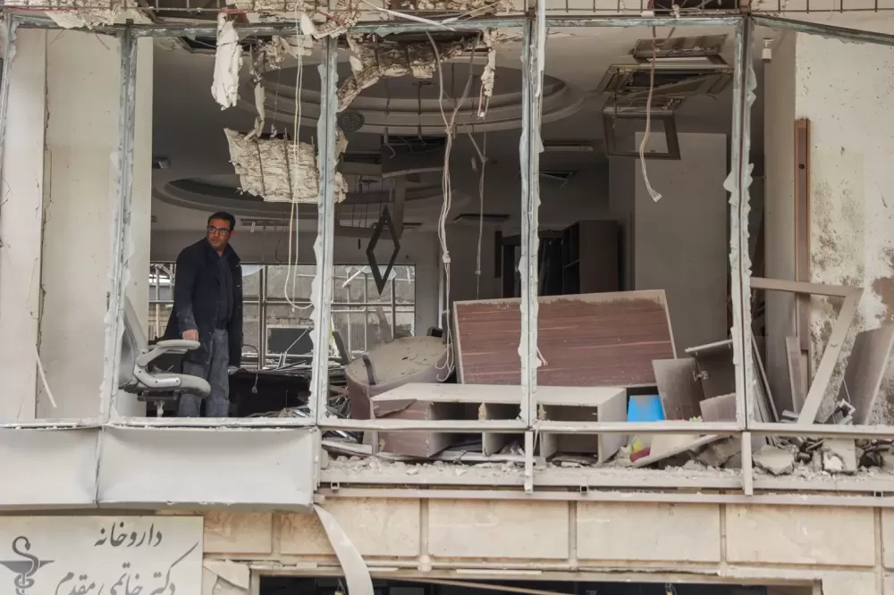 Mortos em ataques de EUA e Israel no Irã sobem para 555, diz organização