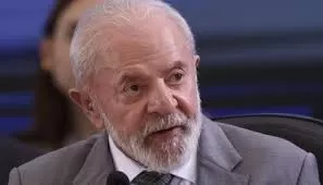 Lula diz que Trump humilhou Zelensky e chama bate-boca de 'cena grotesca'.
