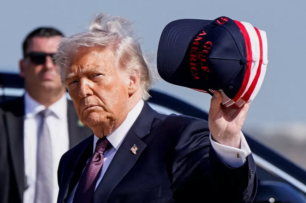 Trump se diz “muito decepcionado” com premiê britânico por bloquear uso de base aérea