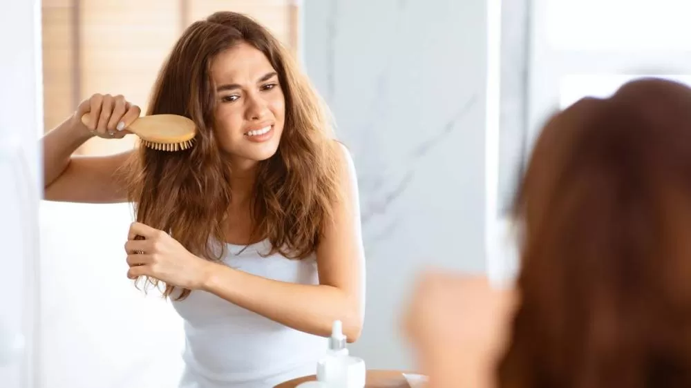 O produto errado na lavagem muda tudo e o cabelo mostra no toque e na aparência