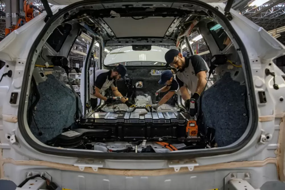 Indústria no Brasil marca 10º mês seguido de retração em fevereiro, mostra PMI