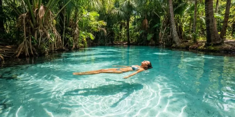 O paraíso brasileiro onde é impossível afundar e as águas desafiam a lógica sustentando qualquer pessoa, até com 200 kg