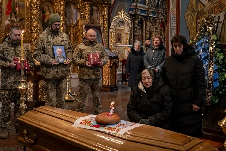 Europa tem decisões difíceis à frente após bate-boca entre Trump e Zelensky