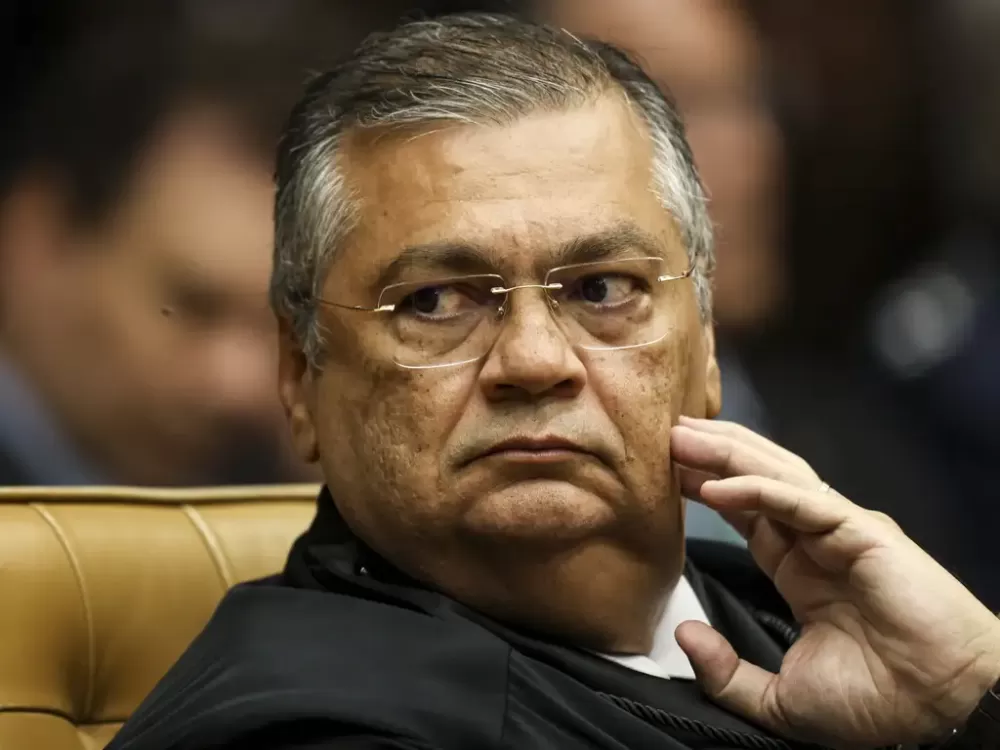 Dino proíbe saque em dinheiro de recursos de emendas e cobra novas regras de controle