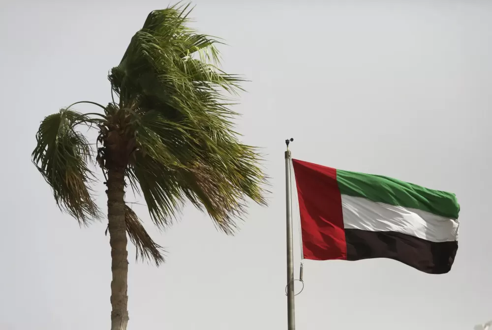 Bolsa dos Emirados Árabes Unidos cai forte em reabertura após 2 dias fechada por Irã