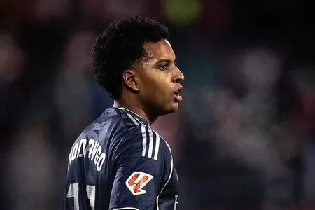 Rodrygo jogava com ligamento parcialmente rompido desde 2023 antes de sofrer lesão grave, diz jornal