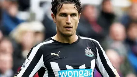 Ex-jogador da Premier League relata vício em cocaína que abalou carreira e casamento