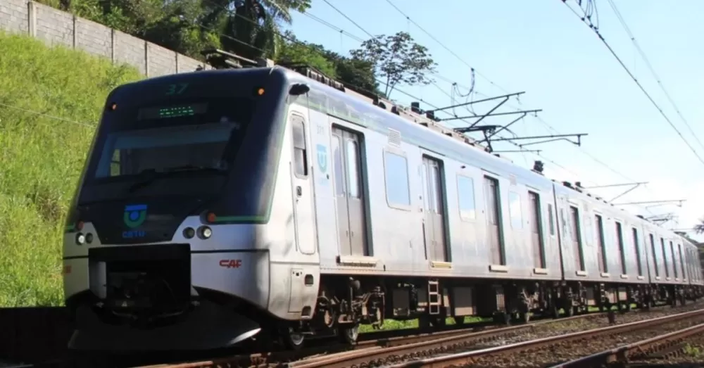 Descarrilamento na Linha Centro afeta operação do Metrô; Linha Sul é normalizada.