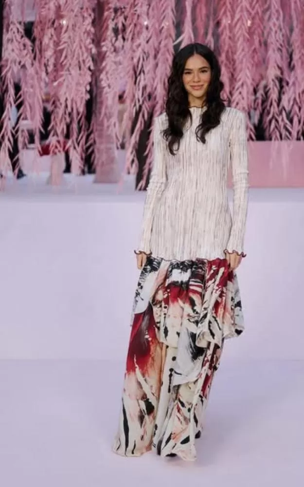 Bruna Marquezine abandona cabelão e surge com corte curtinho; veja a mudança