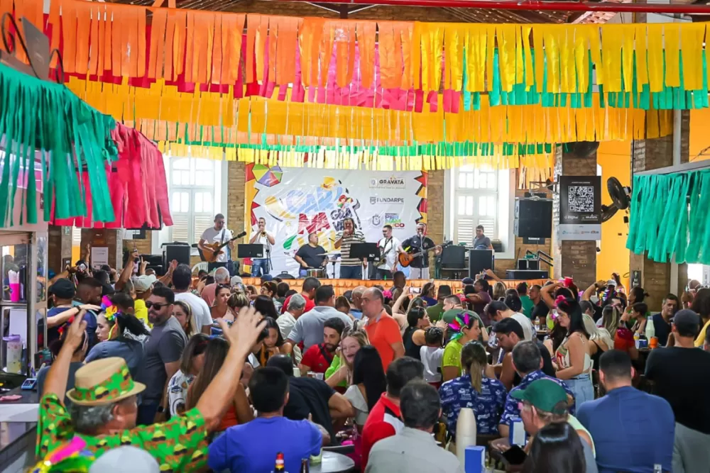 Mercado Cultural abre o Carnaval em Gravatá com festa animada no Sábado de Zé Pereira
