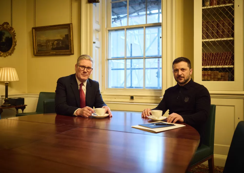 Reino Unido anuncia 2 bilhões de dólares em ajuda militar à Ucrânia.