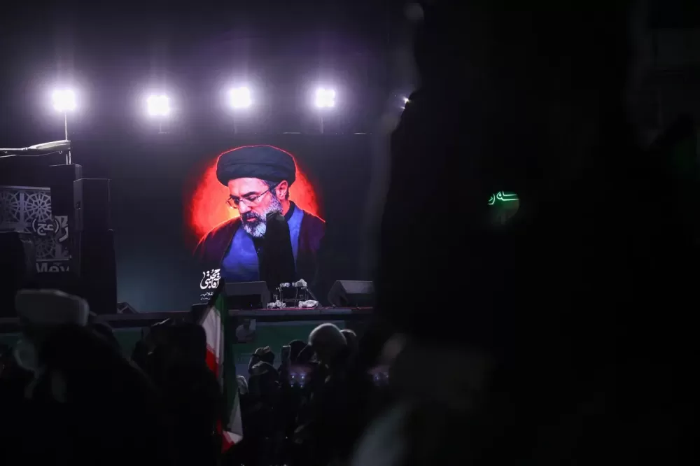 Ascensão de filho de Khamenei no Irã parece fechar caminho para fim rápido da guerra