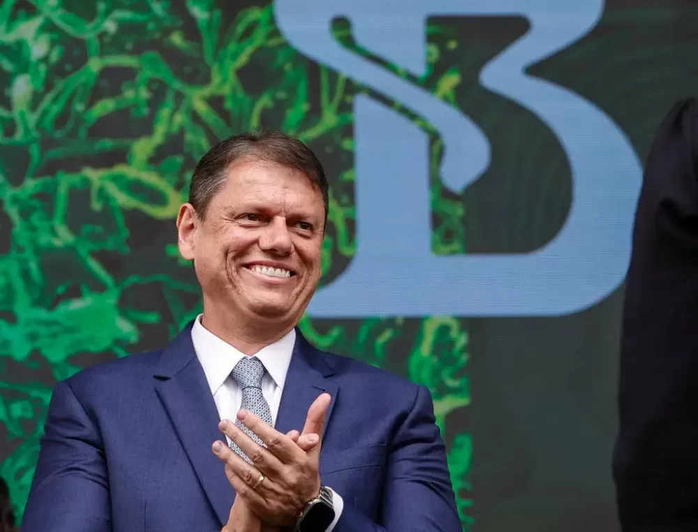 Tarcísio lidera todos os cenários e marca até 49% na disputa em SP, aponta pesquisa