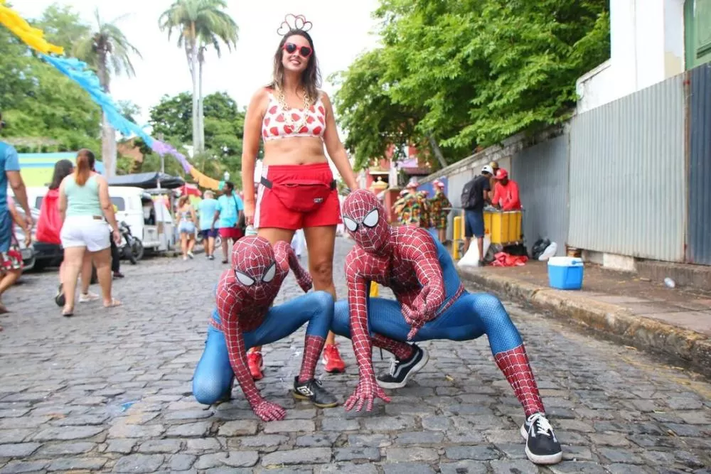 Carnaval 2025: Heróis e luchadores tomam as ruas de Olinda neste domingo de Carnaval