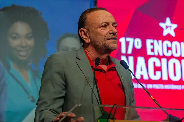 Presidente do PT critica proposta dos EUA de classificar PCC e CV como terroristas