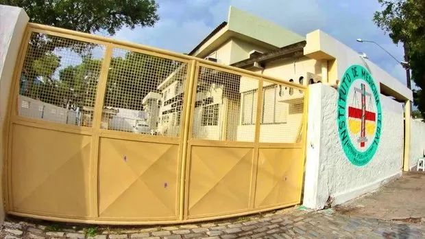 Homem é executado a tiros dentro de casa em Jaboatão dos Guararapes.