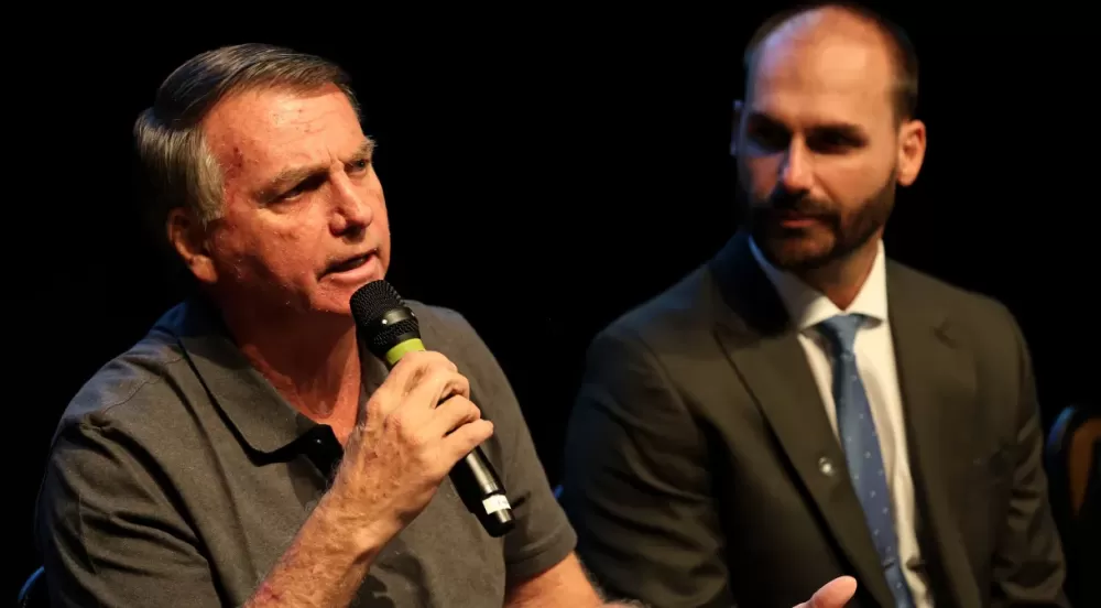 Bolsonaro: apreender passaporte de Eduardo visa criar constrangimento.
