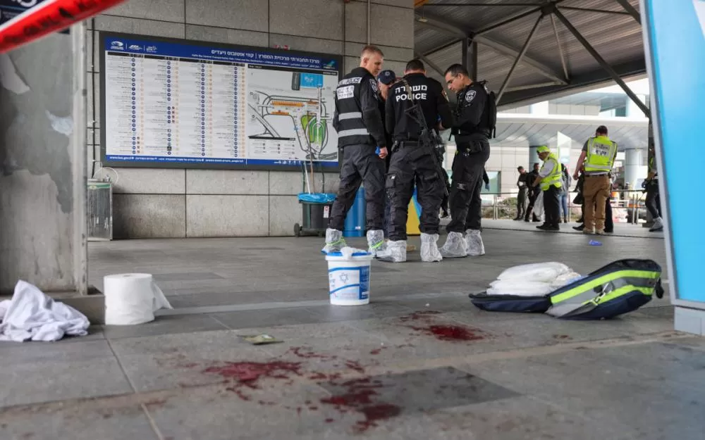 Homem mata uma pessoa e fere outras quatro em ataque com faca em Israel.