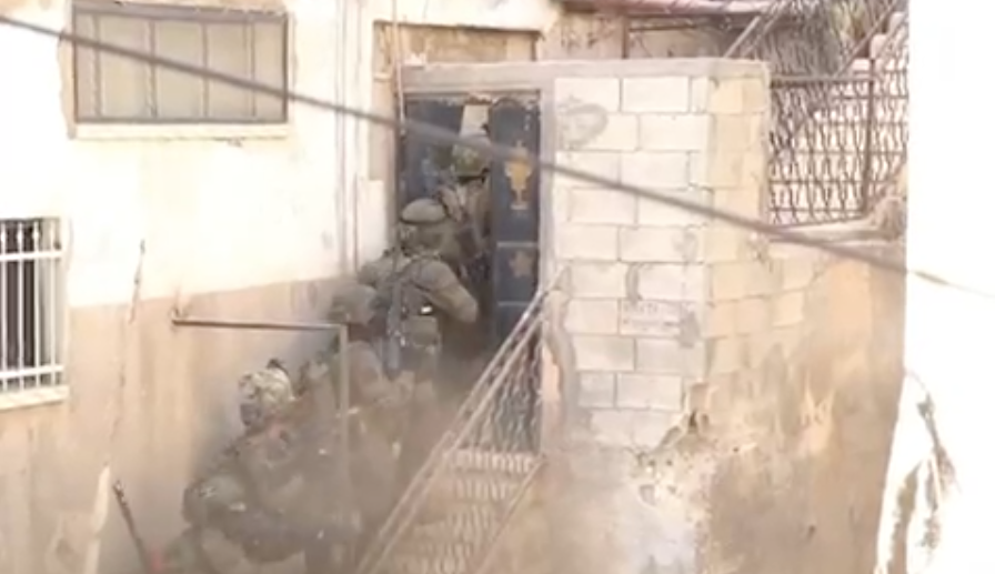 Israel destrói arsenal militar das forças de Assad na Síria.