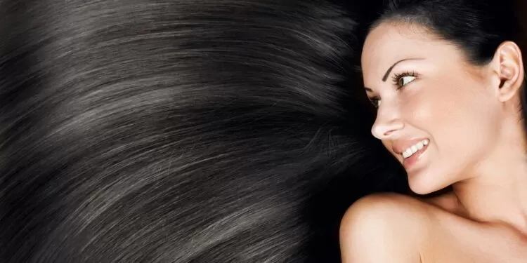 Dicas eficazes para acelerar o crescimento do cabelo de forma saudável.