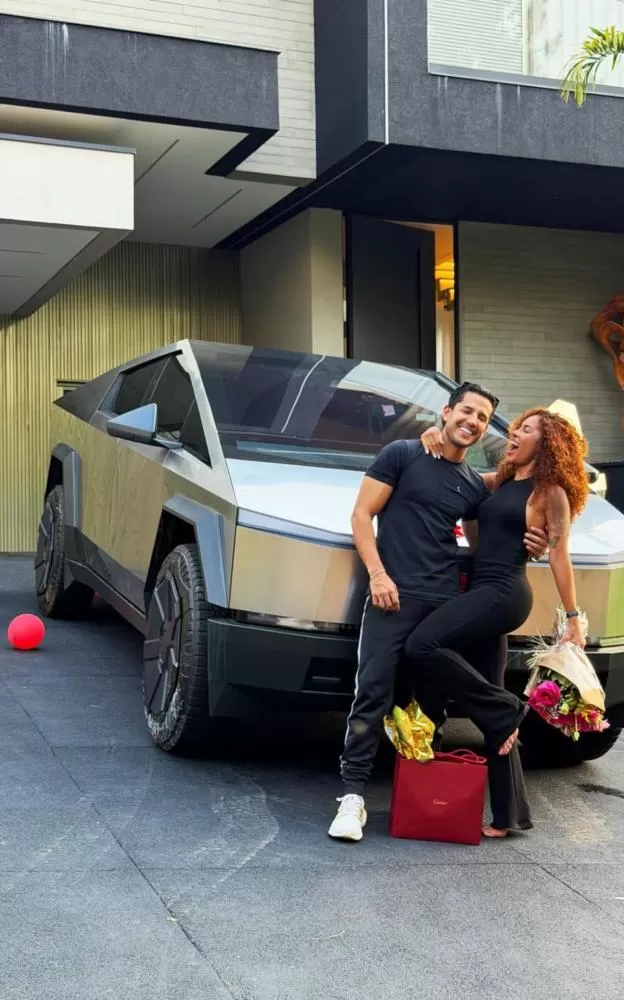 Sthe Matos ganha carrão avaliado em R$ 1,5 milhão de Kevi Jonny.