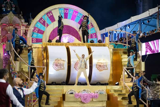 Rosas de Ouro conquista Carnaval de SP após 15 anos