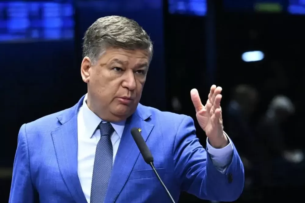 Carlos Viana diz que ouvir ex-controlador do Banco Master é “questão de honra”