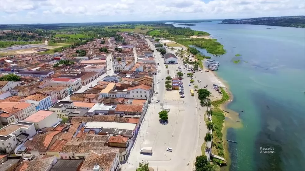 A cidade conhecida como “Atenas Alagoana” encanta visitantes no Nordeste com beleza às margens do Rio São Francisco.