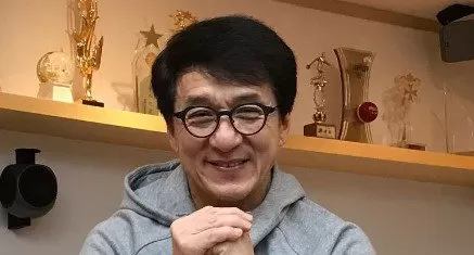 CHOCANTE! Com fortuna de R$ 2 bilhões, ator Jackie Chan escolhe deixar filho sem nada e motivo choca