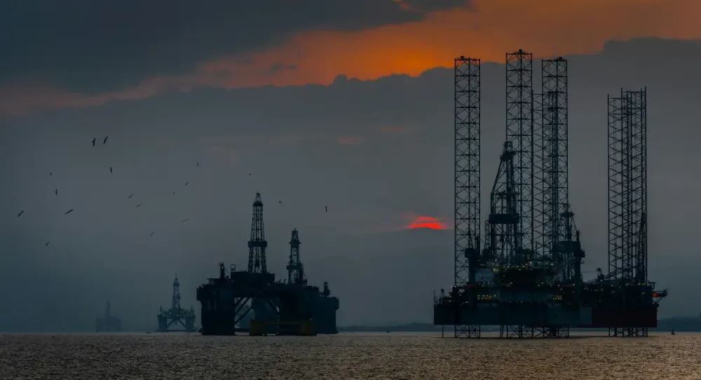 EUA emitem isenção de sanções por 30 dias para a venda de petróleo iraniano no mar.