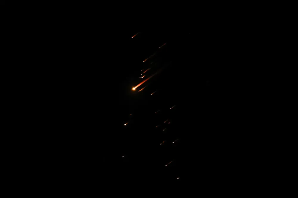Irã lança míssil com bombas de fragmentação contra Tel Aviv, Jerusalém e Cisjordânia