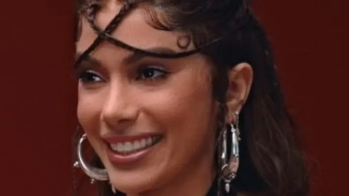 Anitta surge em clima de intimidade com atriz de “O Agente Secreto” e levanta suspeitas de romance