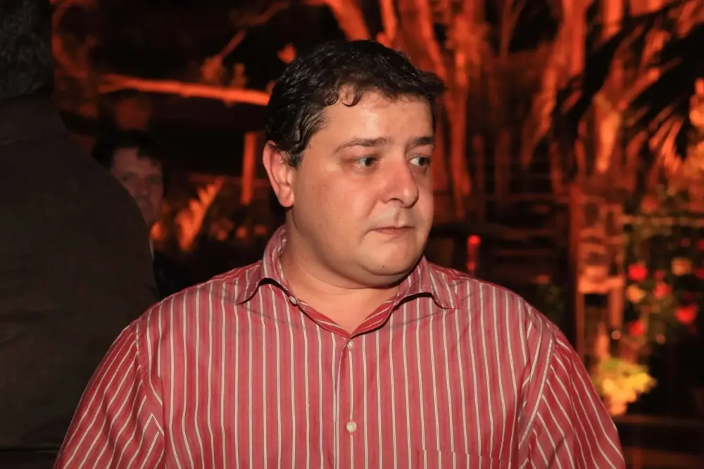 CPMI do INSS avalia incluir Lulinha em lista de indiciados do relatório final, diz TV