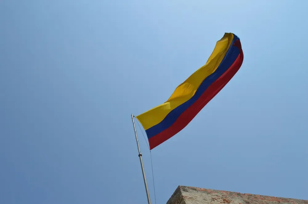 Avião militar colombiano se envolve em acidente com 110 soldados a bordo, diz mídia