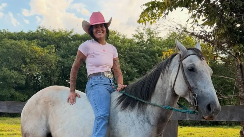 Luxo no interior! Ana Castela mostra fazenda milionária e detalhe chama atenção; veja vídeo