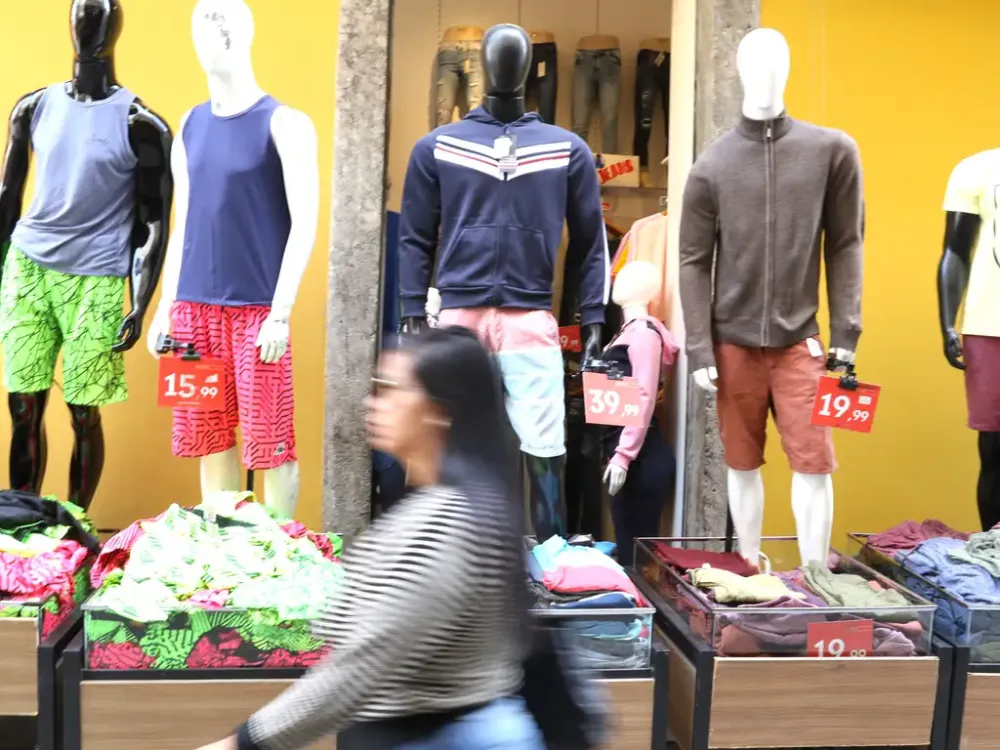 Varejo tem 4º tri desafiador com pressão no consumo e balanços fracos; veja destaques.