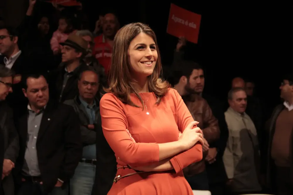 TRE-RS dá 24h para Manuela d’Ávila retirar propaganda antecipada de Instagram