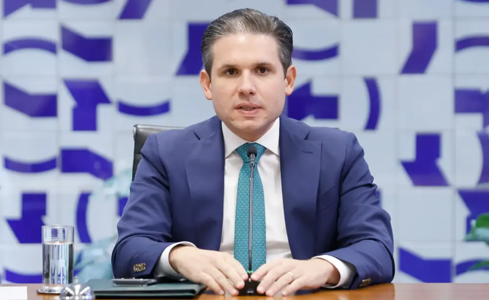 Câmara deve votar PEC pelo fim da escala 6×1 em maio, antecipa Motta