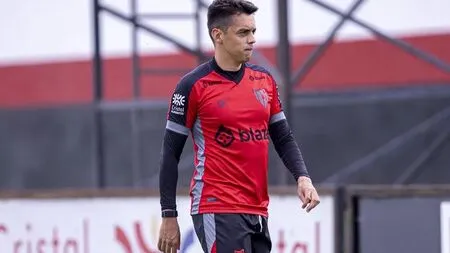 Náutico encaminha chegada do lateral Matheus Ribeiro; Jonas Toró deixa clube