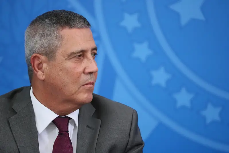 Moraes questiona Exército sobre visita não autorizada de general a Braga Netto